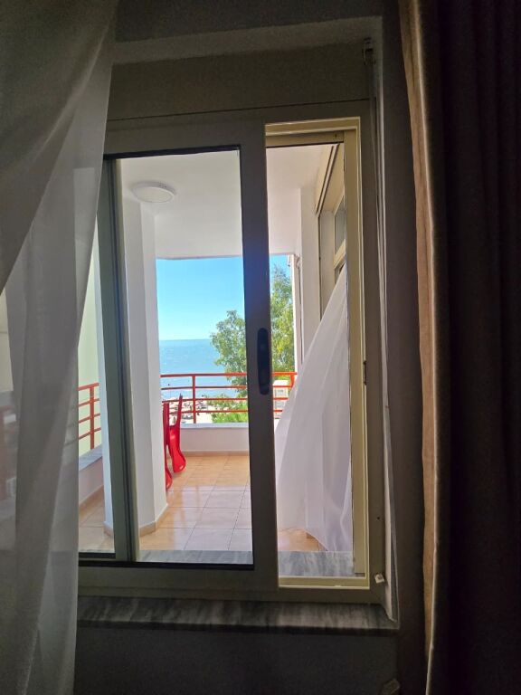 Shitet apartament vije e parë te Shkembi i Kavajes