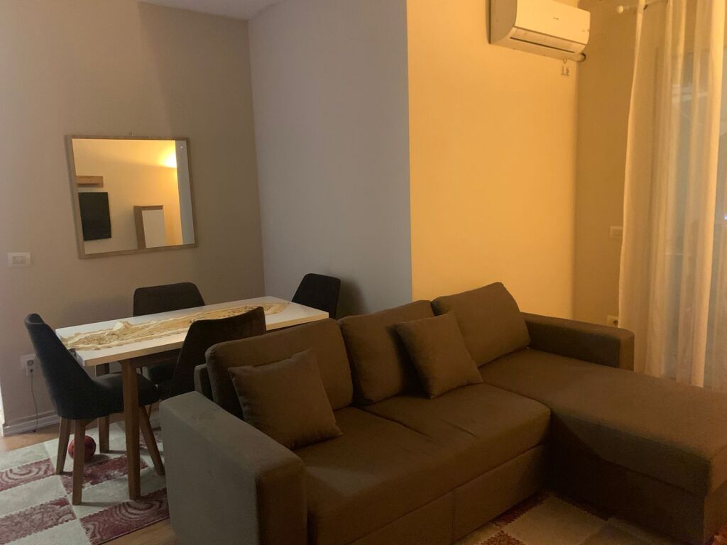 Jepet me qera 2+2 mobiluar liqeni thate 549 eu