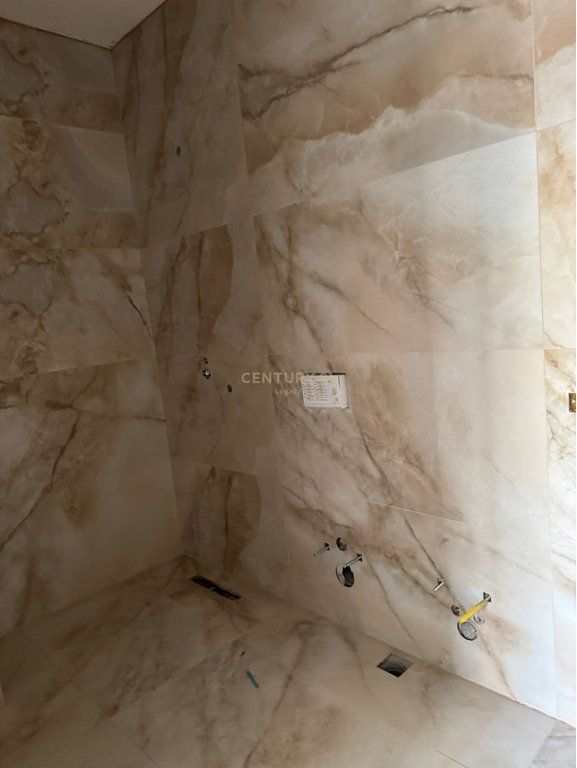 Shitet apartament 2+1 rruga Jordan Misja 170,000 € Sip. Totale  87m2