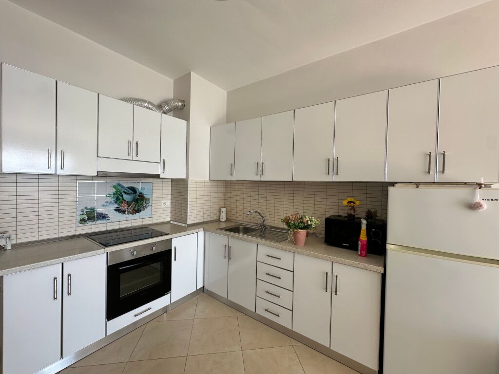 Apartament me pamje të plotë nga deti për qira në Vlorë