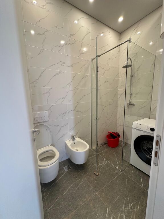 Apartament 1+1+Post Parkimi, prane Vasil Shantos!
