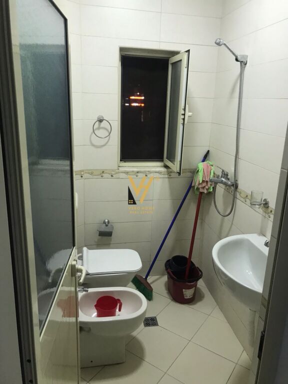 JEPET GARSONIERE ME QERA PRANE KOMPLEKSIT TURDIU, ISH FUSHA E AVIACIONIT 25.000 LEKE