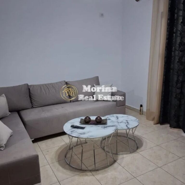 Affitto | Casa privata 3 + 1 | Kinostudio | 500 €/mese