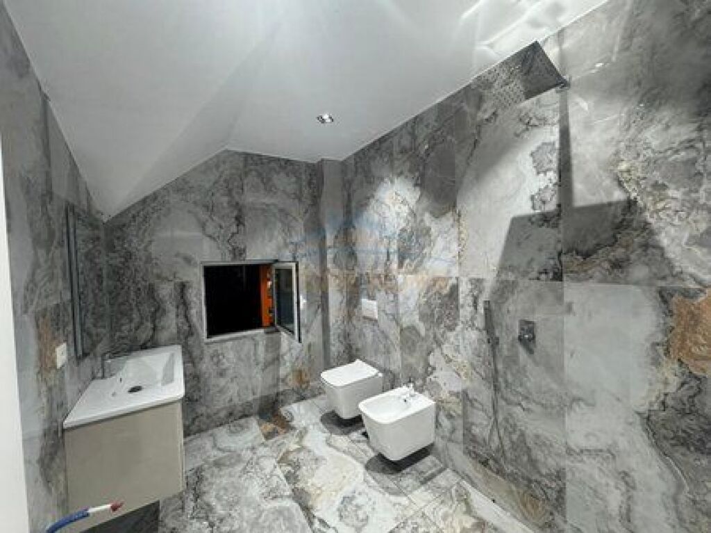 In vendita, villa su 4 piani, Farke, Tirana