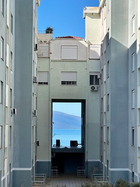 Apartament me pamje të plotë nga deti për qira në Vlorë