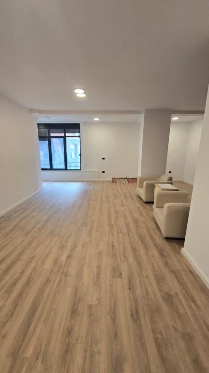 AMBIENT PER ZYRA, MYSLYM SHYRI