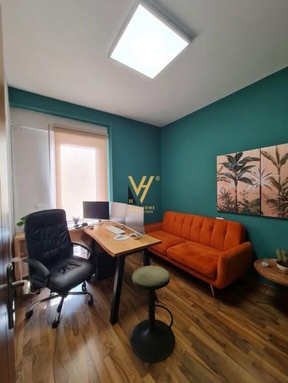 JEPET ZYRE 140 M2 ME QERA TE RR.FROSINA PLAKU 160.000 LEKE