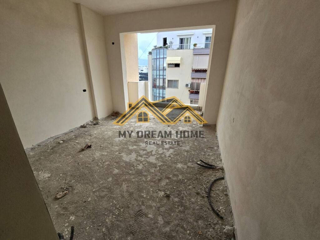SHITET APARTAMENT 2+1+2 NE QENDER DURRES!