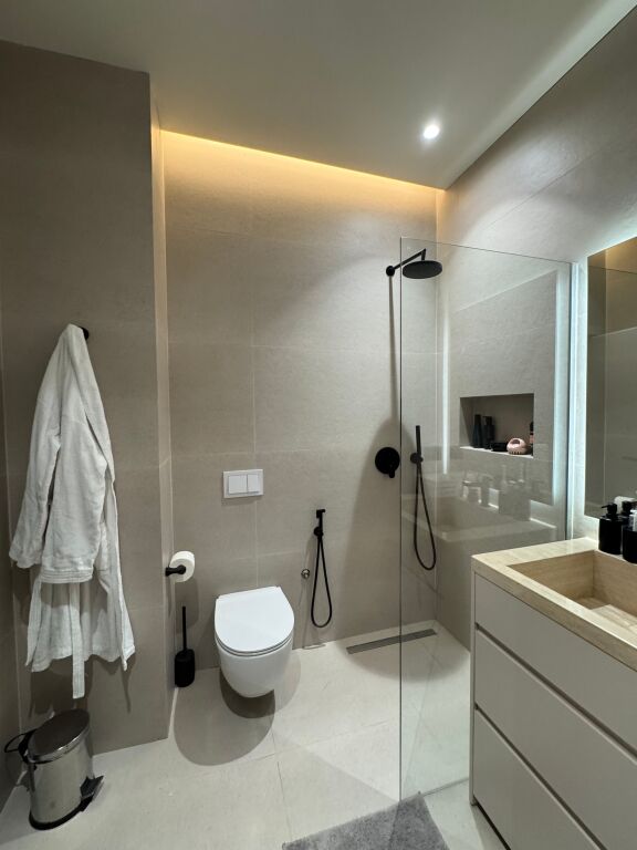 Jepet apartament me qira