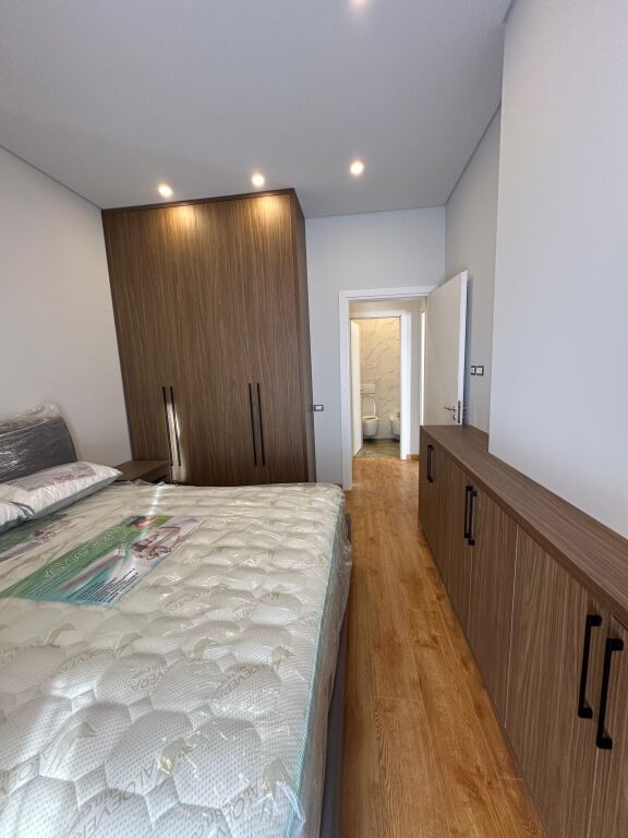 Apartament 1+1+Post Parkimi, prane Vasil Shantos!
