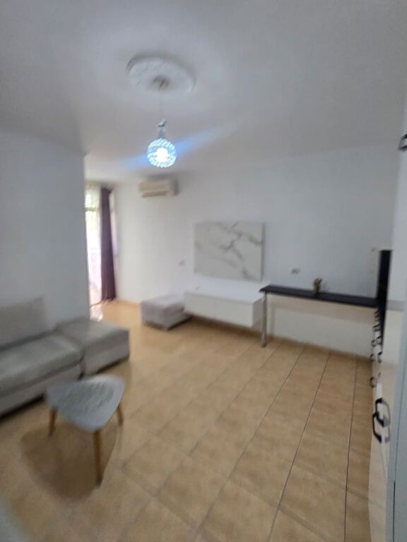 Shitet apartament vije e parë te Shkembi i Kavajes