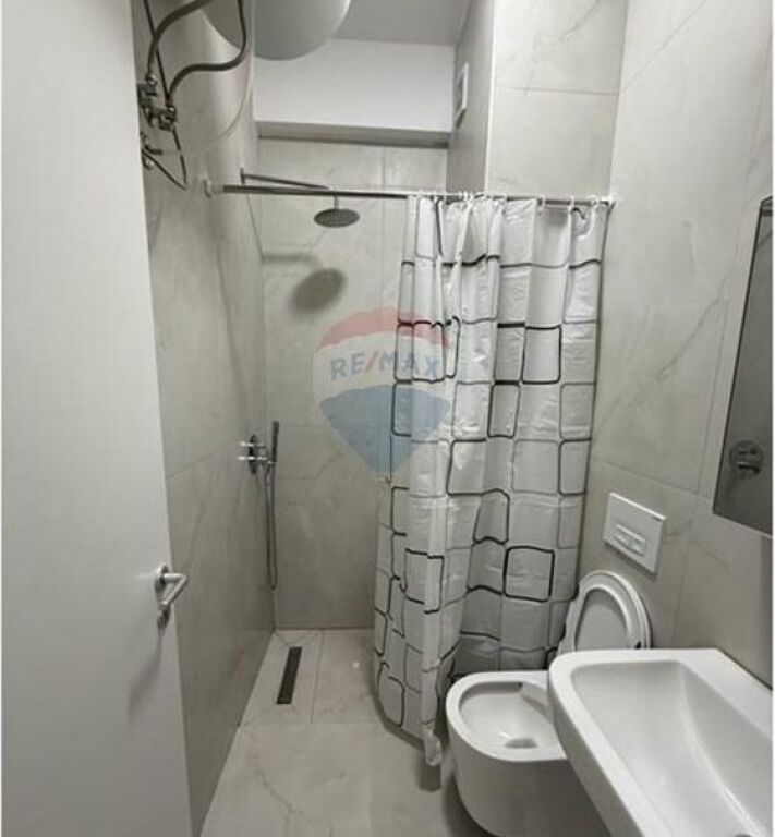 1+1 me qera ne Ali Dem Rezidenca Kadiu.