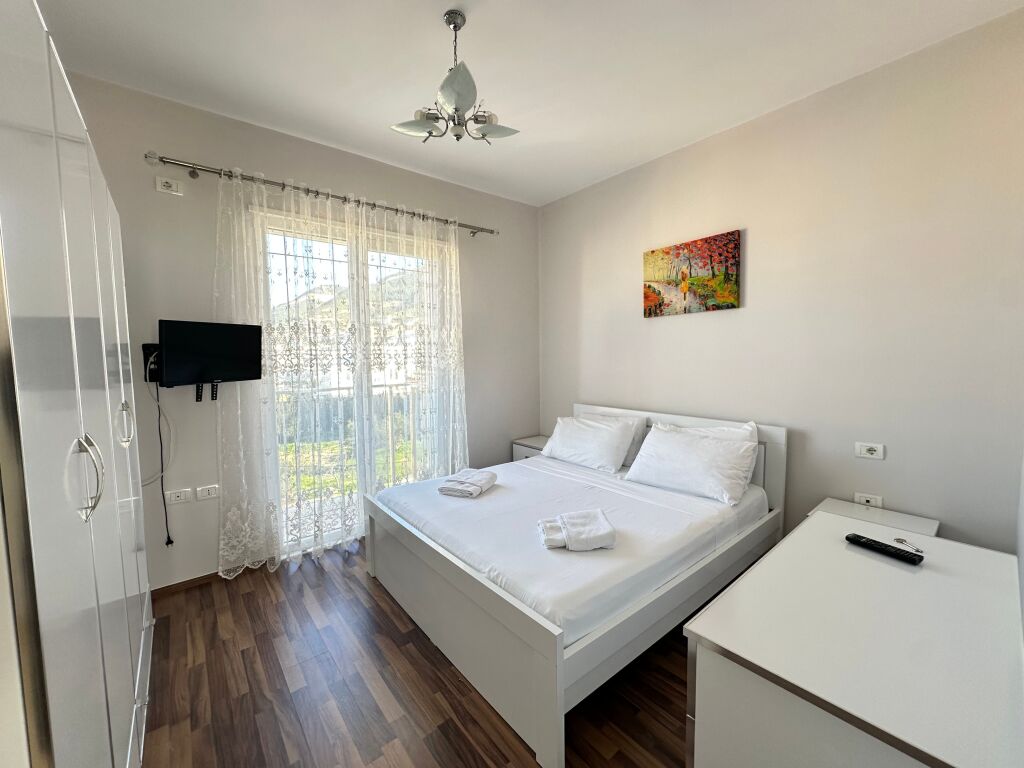 Appartamento con vista mare completa in affitto a lungo termine a Vlora