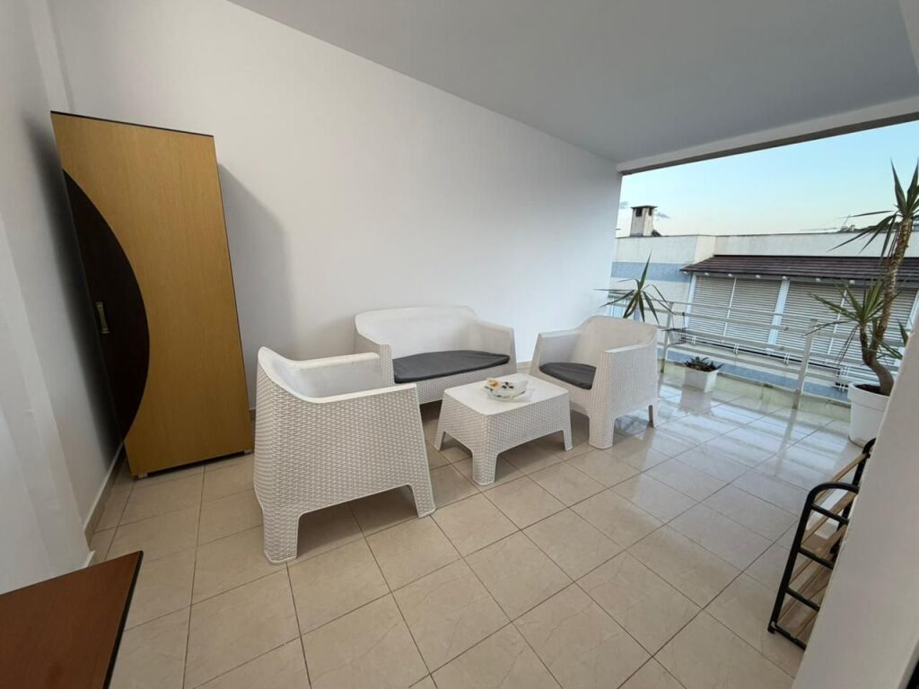 QERA 2+1 LIQENI I THATË , VERANDE , PARKIM