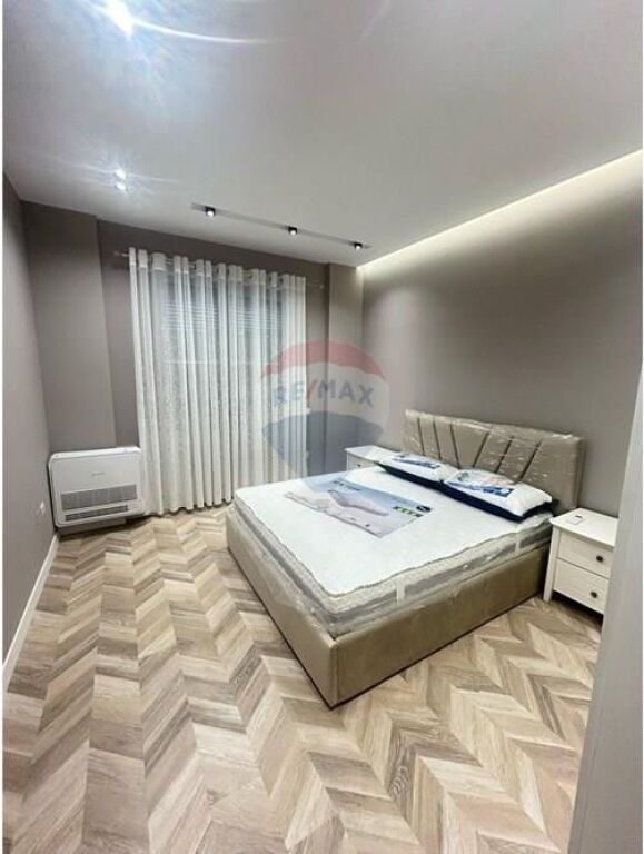 Shitet Apartament 2+1+2 ne Qender