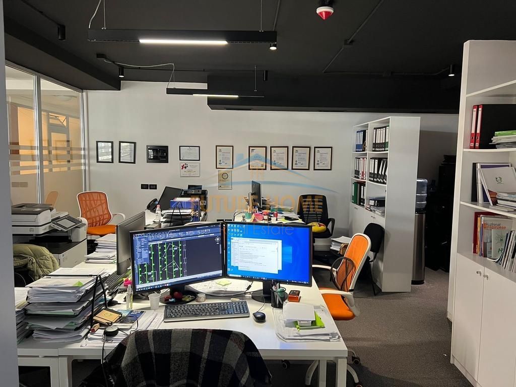 Qera, Ambient për Zyra ,Pazari i Ri,Tiranë