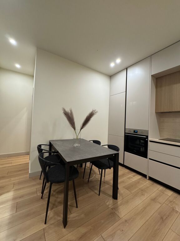 Jepet apartament me qira