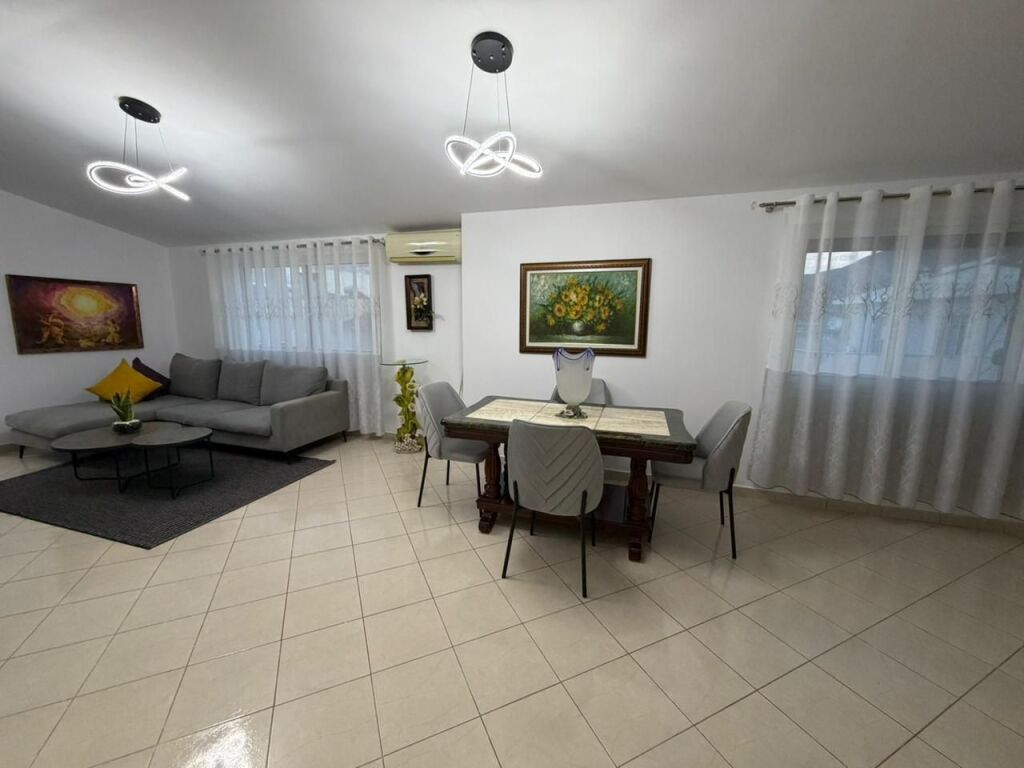 QERA 2+1 LIQENI I THATË , VERANDE , PARKIM