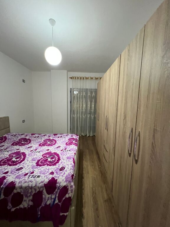 Astir , Ap 1+1 me qera , perball Santana