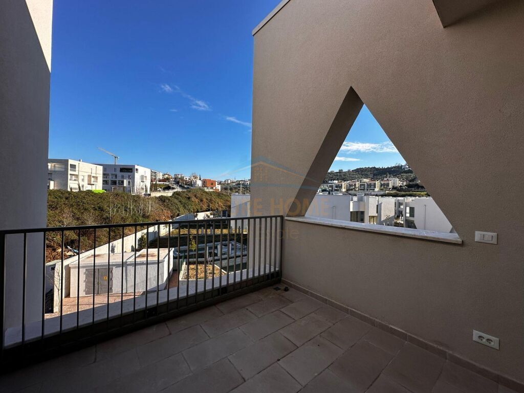 Shitet apartament 2+1+2 Green Valley Liqeni i Thate