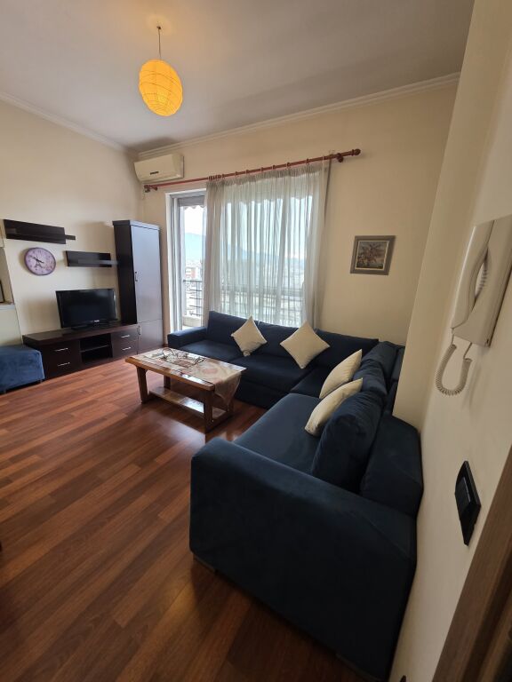 apartament 1+1 pazari i ri jepet dhe per bnb