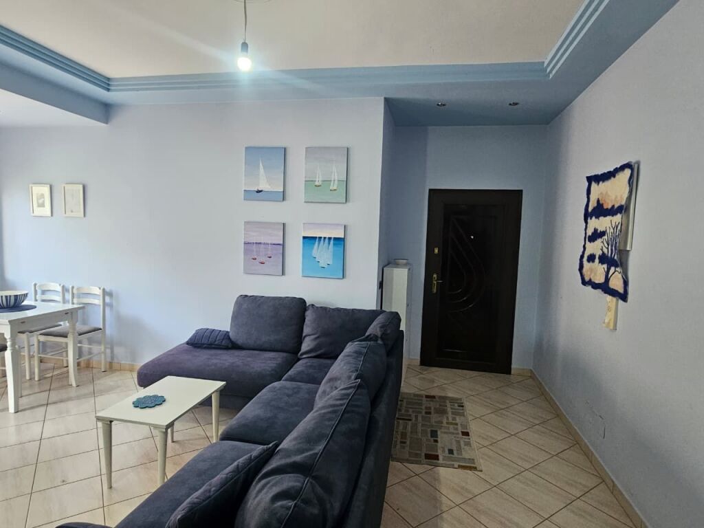 Apartment on the Lungomare with a side sea view