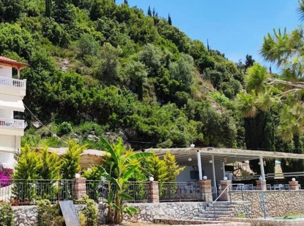 Bar Restorant me qera Dhermi