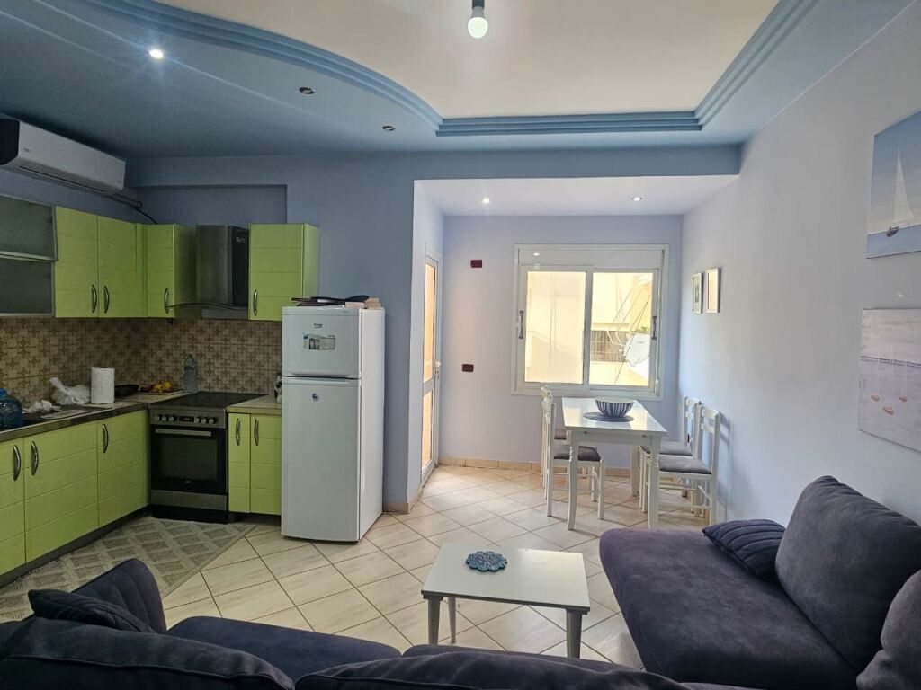 Apartment on the Lungomare with a side sea view