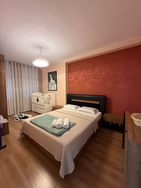 🏠JEPET ME QIRA Apartament 1+1+bllk 📍Adresa: Rruga e Barrikadave 🏢Kati: 1 banim Pallat me ashensor  📐Sip: 70m2 💶 Çmimi: 750€