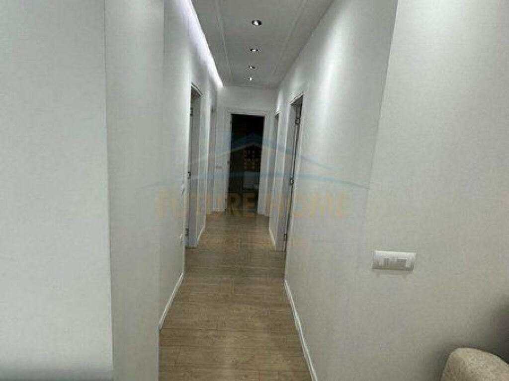 Shitet , Apartament 3+1+2 , Tek Oasis Residence , Unaza e Re