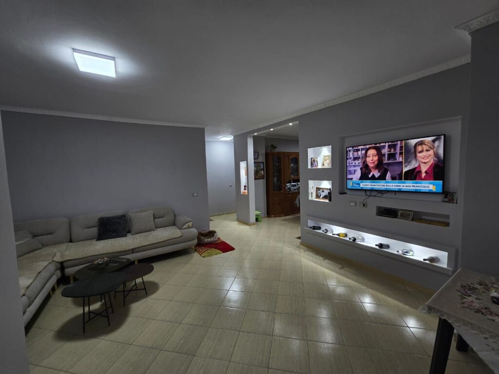 For sale 2+1+2 in Vlore (Officers' House)