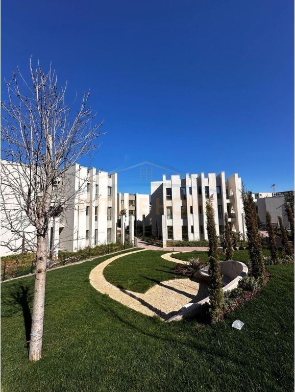 Shitet apartament 2+1+2 Green Valley Liqeni i Thate