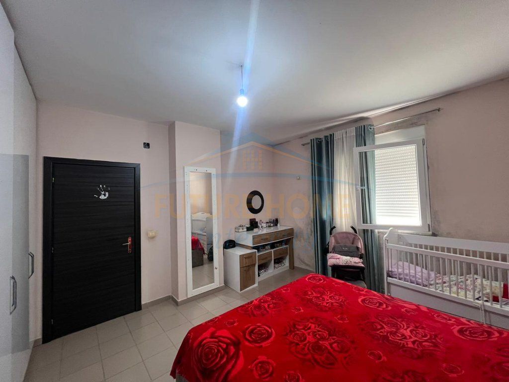 Shitet, Apartament 2+1+2, Unaza e Re, Tiranë.