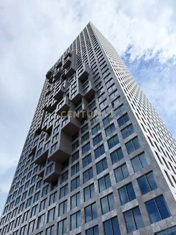 Jepet me qira ambient për zyra në Downtown, në Rrugën e Elbasanit!    4,300 € /Muaj