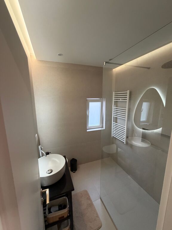 1+1 Appartamento + Parcheggio Privato | Totalmente Rinnovato |  – Comune di Parigi