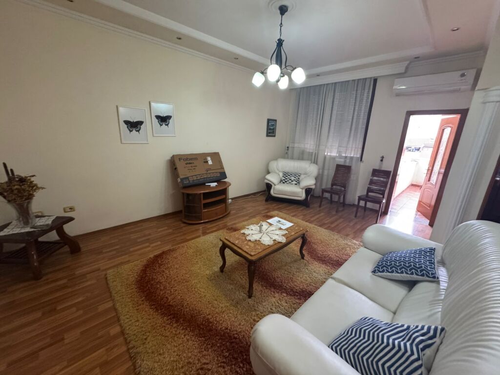 SHTEPI ME QERA TEK XHAMLLIKU