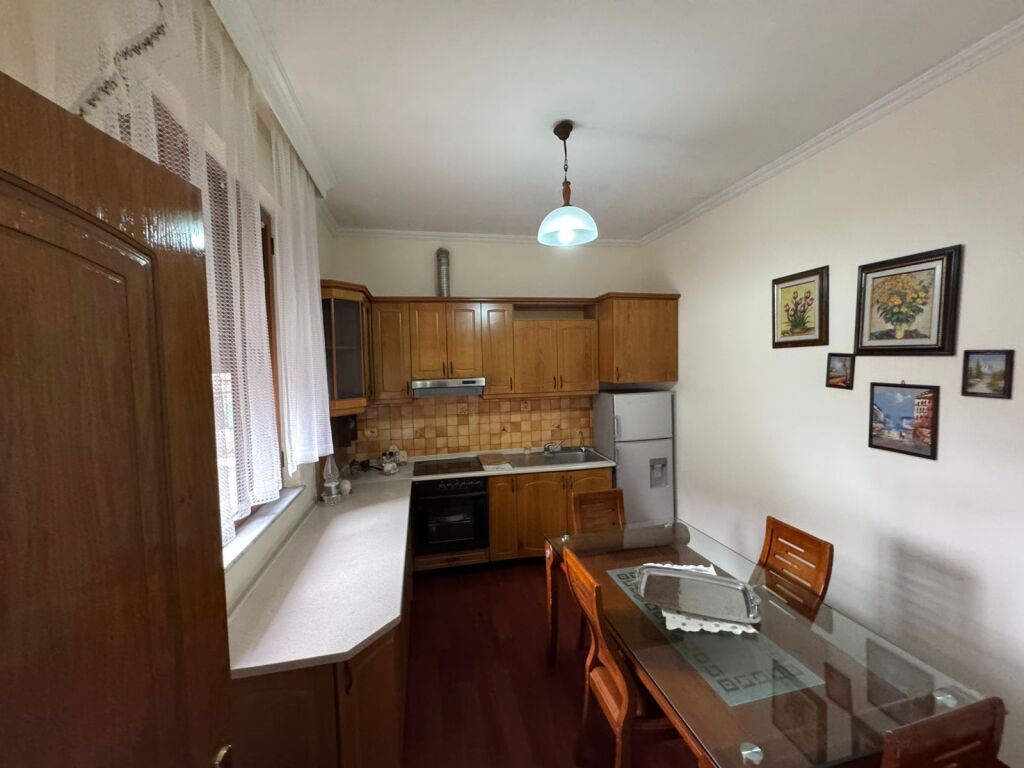 SHTEPI ME QERA TEK XHAMLLIKU