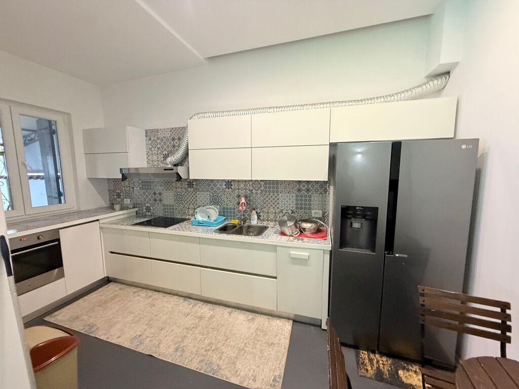 SHTEPI PRIVATE PER QERA TE GJIMNAZI PETRO NINI