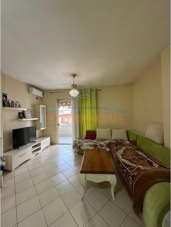 Shitet, Apartament 2+1, Unaza e Re, Prane bar "Xhamero" Tirane