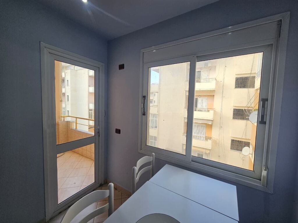 Apartment on the Lungomare with a side sea view