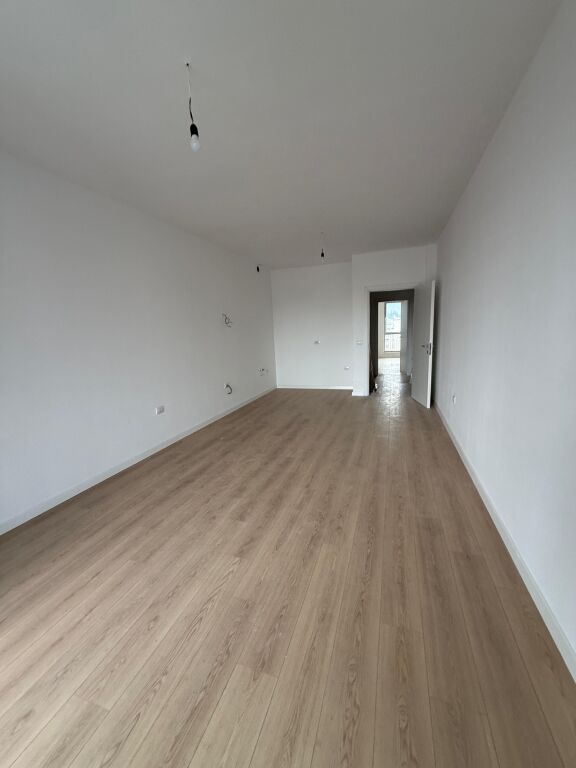 Apartament 1+1, Pas Ambasades Amerikane!