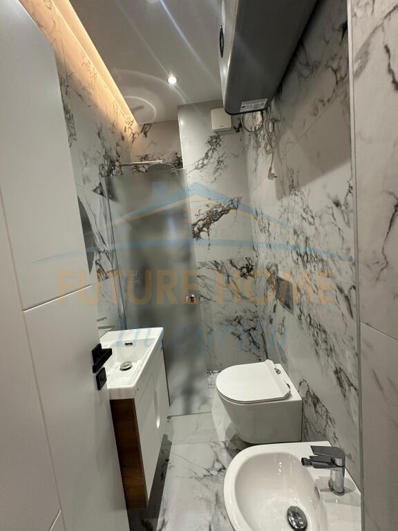 Qera, Apartament 3+1+2+Post Parkimi, Ish Tregu Elektrik, Tiranë.