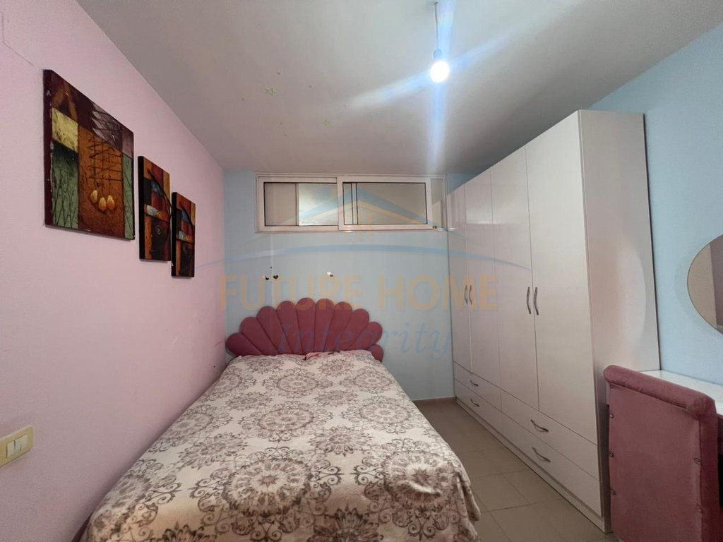 Shitet, Apartament 2+1+2, Unaza e Re, Tiranë.