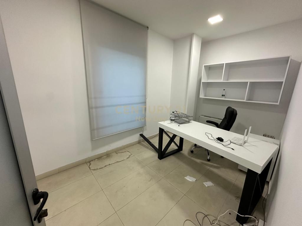 Ambjent Komercial Për Qira në Bulevardi Kryesor, Durrës - 700€ |86m²