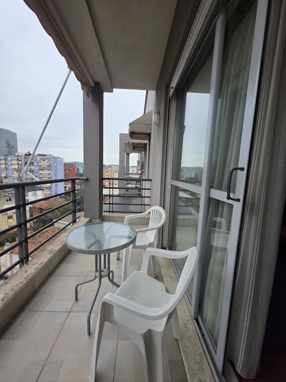 apartament 1+1 pazari i ri jepet dhe per bnb