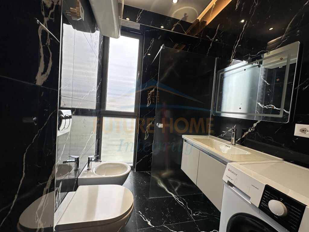 Qera, Apartament 3+1+2+Post Parkimi, Ish Tregu Elektrik, Tiranë.