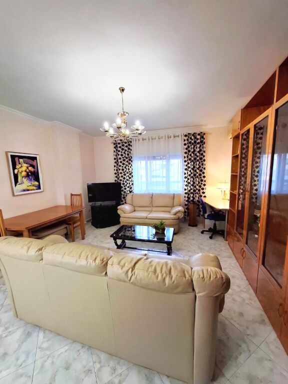 Jepet Me Qera Apartament 1+1+1 Ballkon