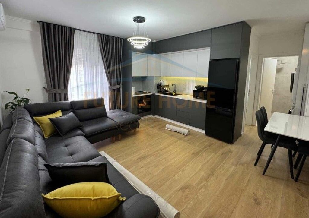 Shitet, Apartament 1+1, prane Xhamise, Selitë