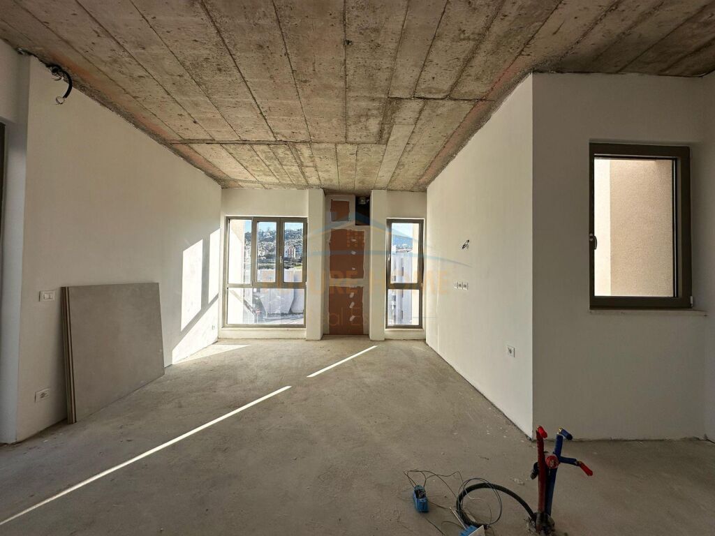 Shitet apartament 2+1+2 Green Valley Liqeni i Thate