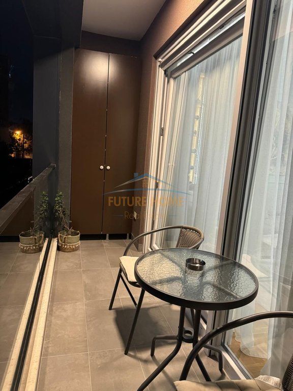 Qera,Apartament 1+1 tek Rruga e Barrikadave!